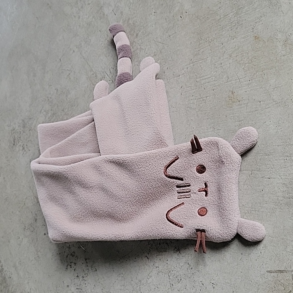Pusheen Scarf